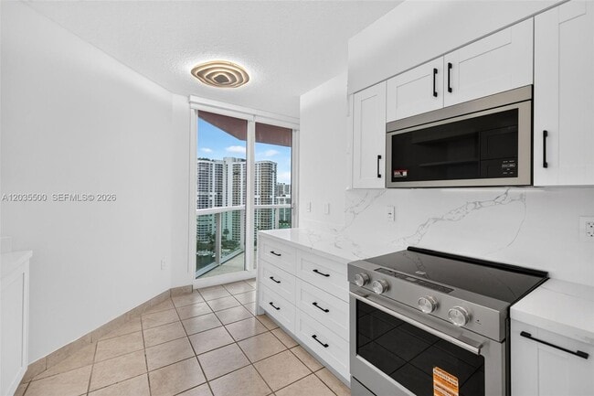Building Photo - 3370 Hidden Bay Dr