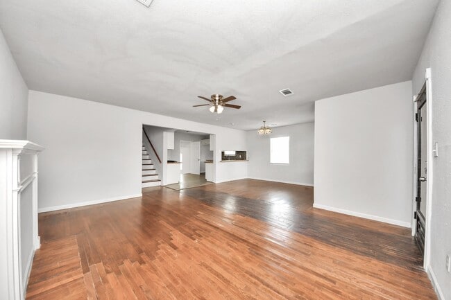 Building Photo - 7504 Elm St