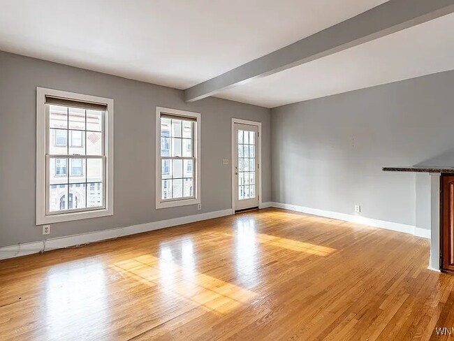 Building Photo - 221 Lexington Ave