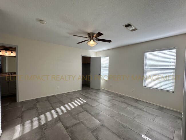 Building Photo - 3505 N Sierra Springs Dr