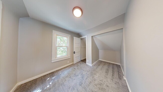 Building Photo - Old Brooklyn - 3 Bedroom Single Family Home