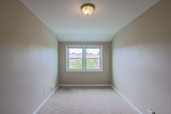 Building Photo - 1113 N Marlyn Ave