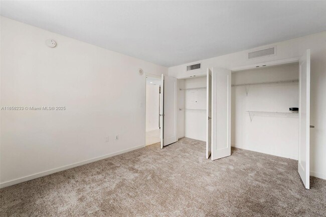 Building Photo - 910 West Ave