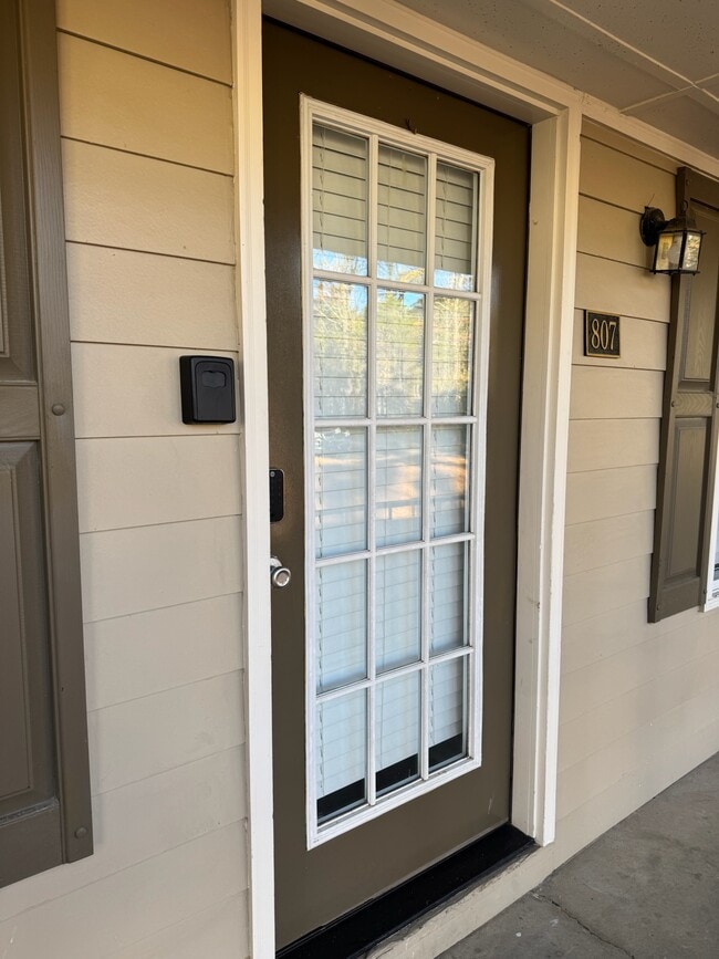 Building Photo - 807 Park Lane