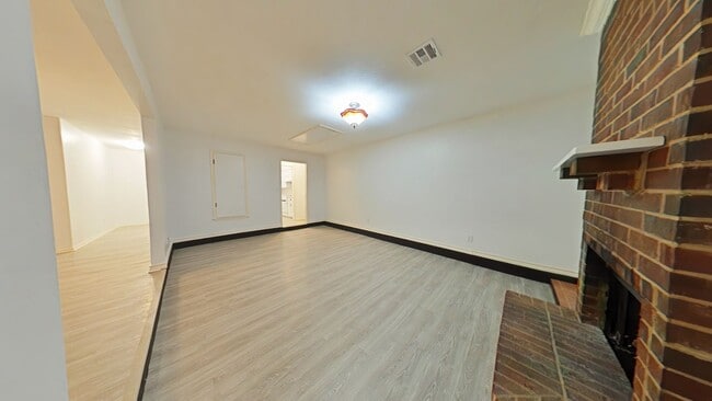 Building Photo - 4623 SE Mieling Dr