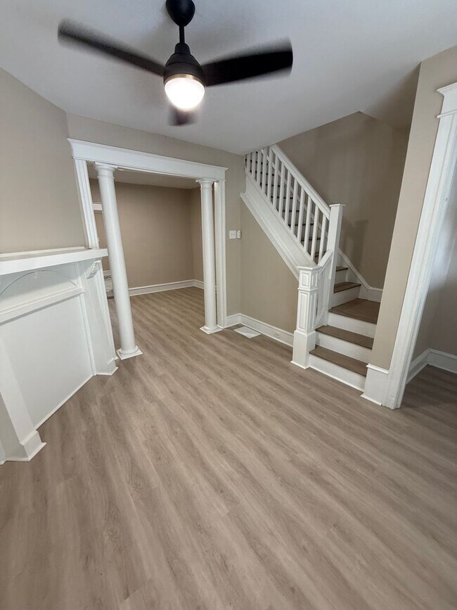 Building Photo - Beautifully Renovated Porch Front Home