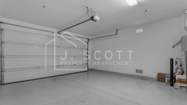 Building Photo - Modern 4-Bedroom Home with Upgraded Kitche...