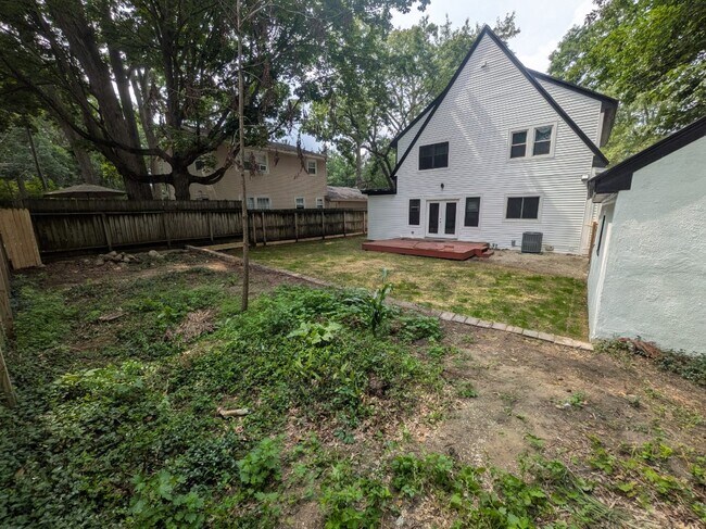 Building Photo - 2390 Crestview Dr SW