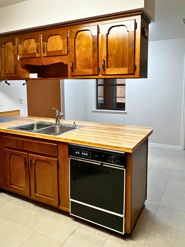 Building Photo - Charming 3-Bedroom Home on 2 Acres – Lands...