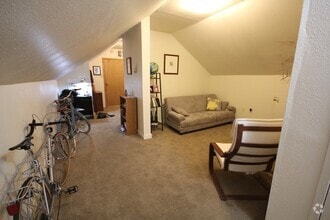 Building Photo - Quiet Upstairs Apartment in Provo |Availab...