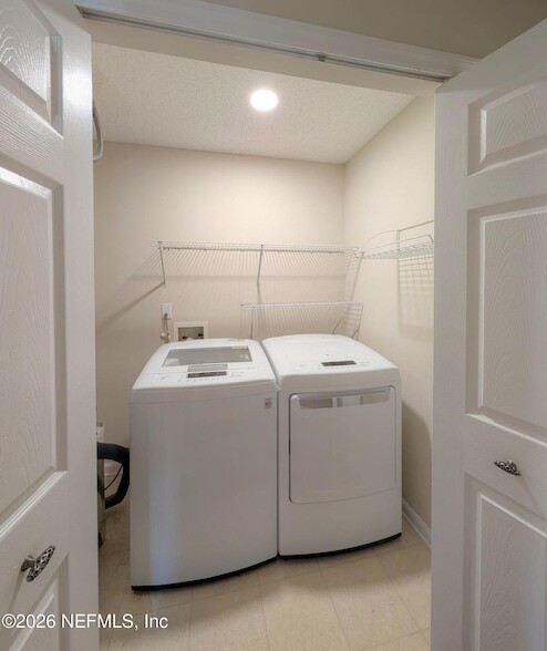 Building Photo - 12171 Basalt Dr N