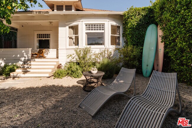 Building Photo - 1163 Nelrose Ave