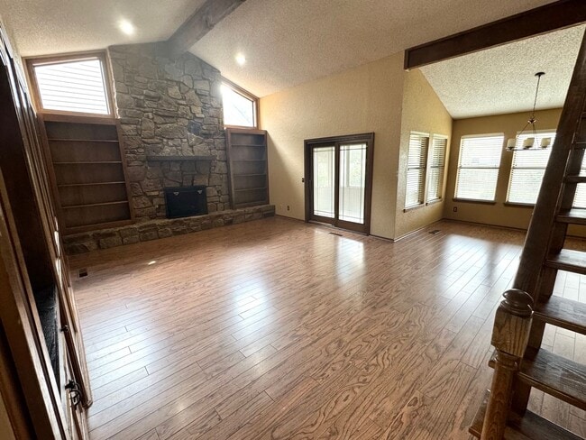 Building Photo - Charming 4 or 5 Bedroom Home with Office a...