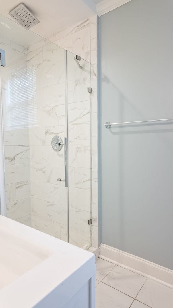 Building Photo - Spacious 4/3.5 w/ Master on Main and Fully...