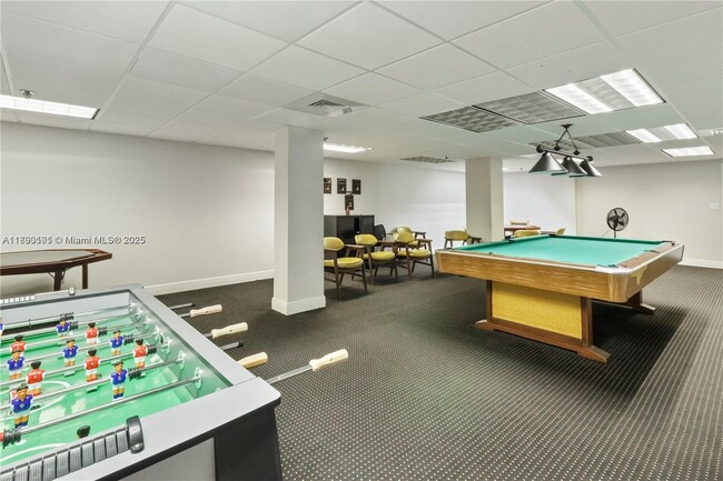 Building Photo - 3215 S Ocean Blvd