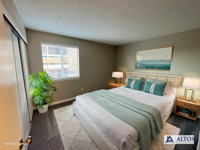 Building Photo - $500 off Move in special. 2 bed 2 bath Condo W/D in Unit