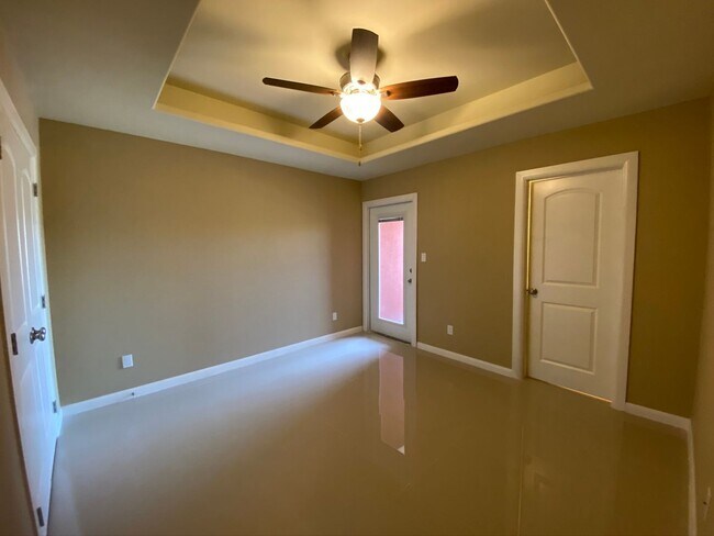 Building Photo - 3Bed/2.5 Bath Townhome, Mcallen TX