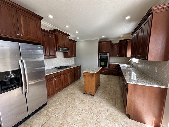 Building Photo - 5511 Ginkgo Rd