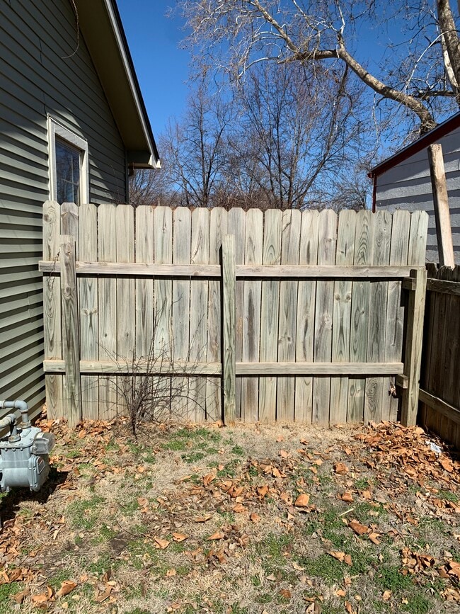 Building Photo - 411 Spencer Dr