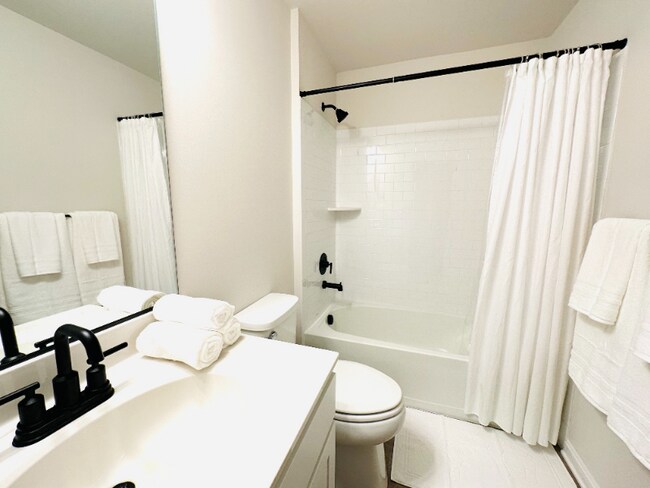 Building Photo - 4740 Canterbury Rd