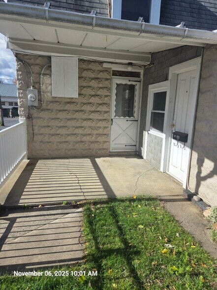 Covered patio - 15 N Richmond St