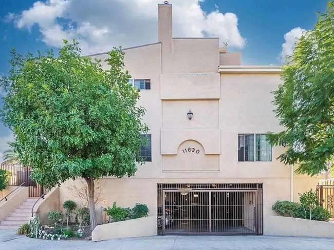 Building Photo - 11630 Hamlin St