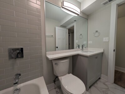 Building Photo - 1212 N La Salle Dr