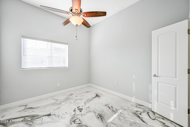 Building Photo - 1850 W Glenrosa Ave