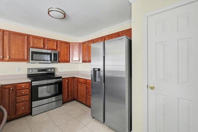 Building Photo - 386 Hill Rd