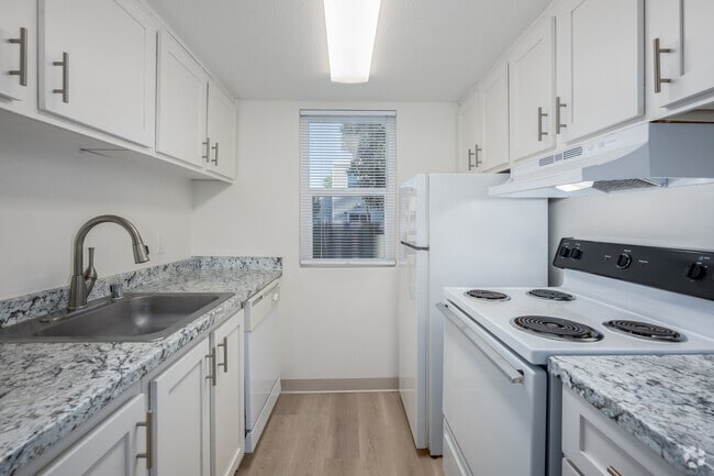 1BR, 1BA - 600SF - Loft - Kitchen - Cottage Bay Apartments