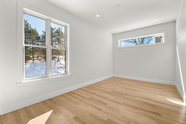 Building Photo - 53 Dustin St