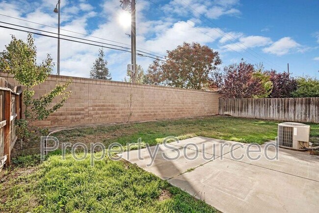 Building Photo - 1723 Bermuda Ln