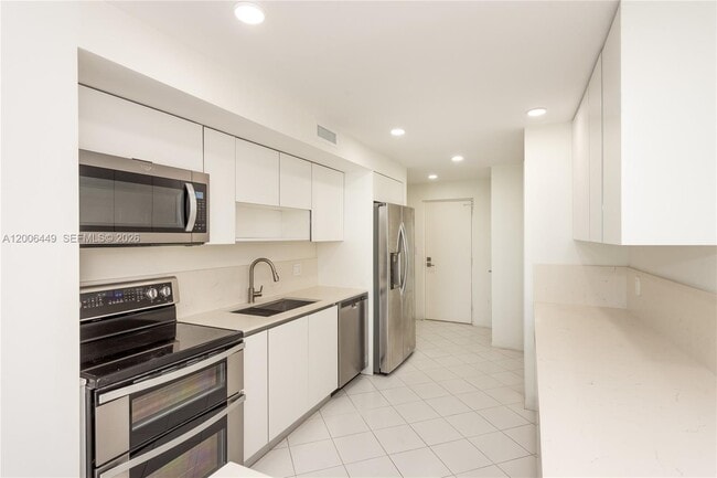 Building Photo - 600 Grapetree Dr