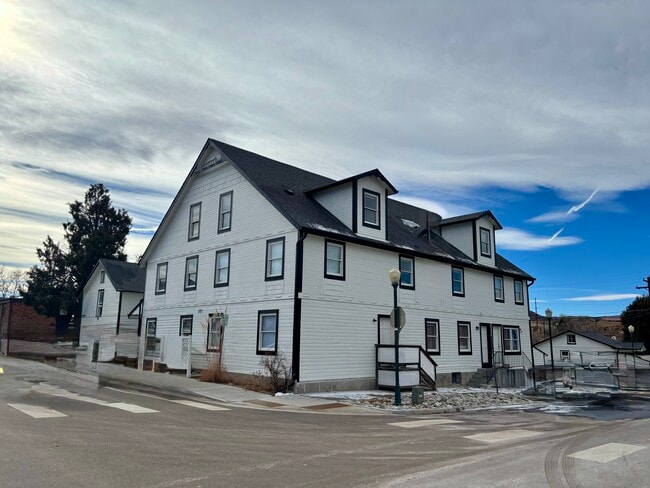 Building Photo - 321 Jerry St