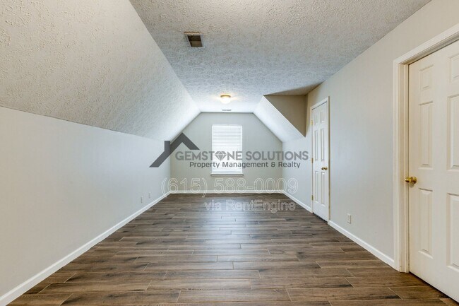 Building Photo - 2104 Loudenslager Dr