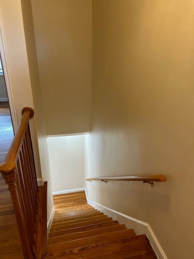 Building Photo - Gardenside. 2-Story Townhouse with Garage ...