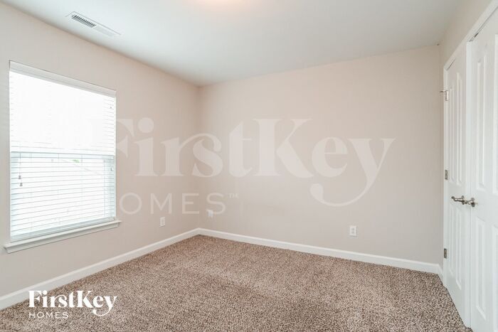 Building Photo - 5001 Fountainbrook Dr