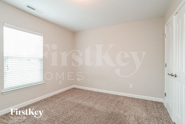 Building Photo - 5001 Fountainbrook Dr