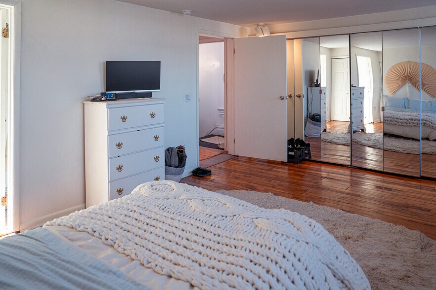 Building Photo - 625 S Negley Ave