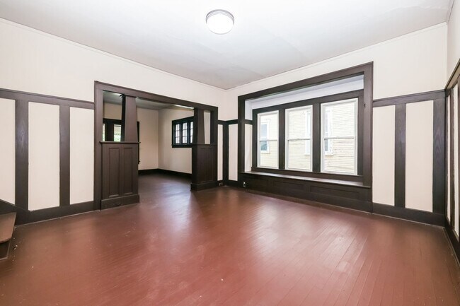 Building Photo - 457/459 E Madison Ave