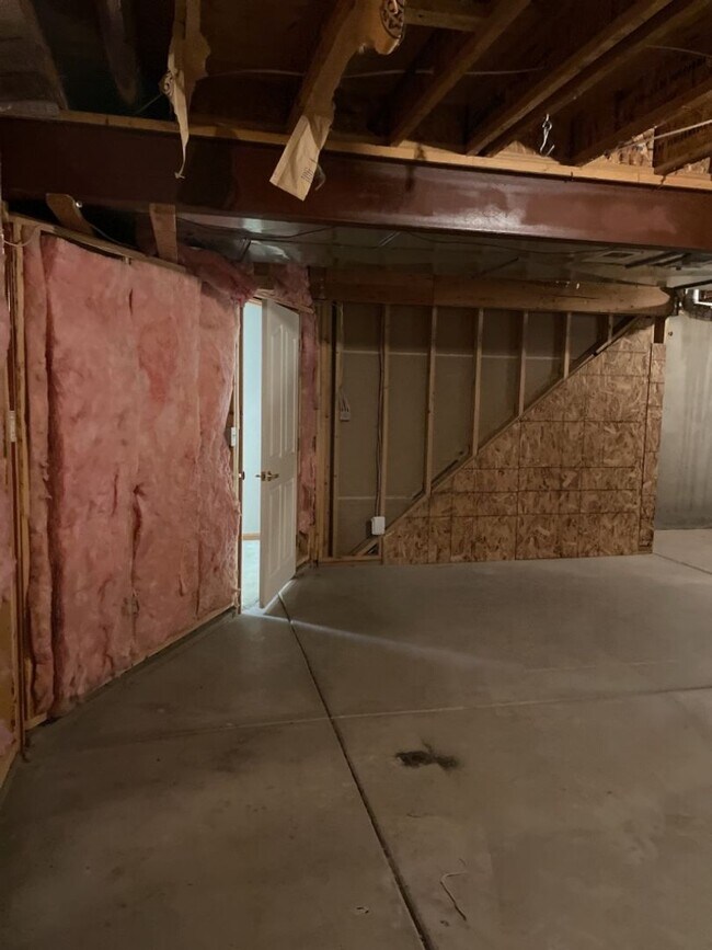 Building Photo - 4 Bed 2.5 Bath Home in Windsor