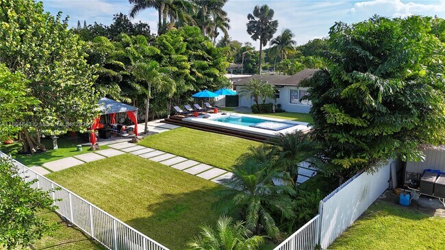 Building Photo - 14441 S Biscayne River Dr