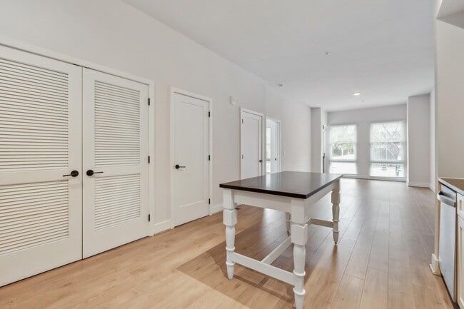 Building Photo - 1339 E St SE