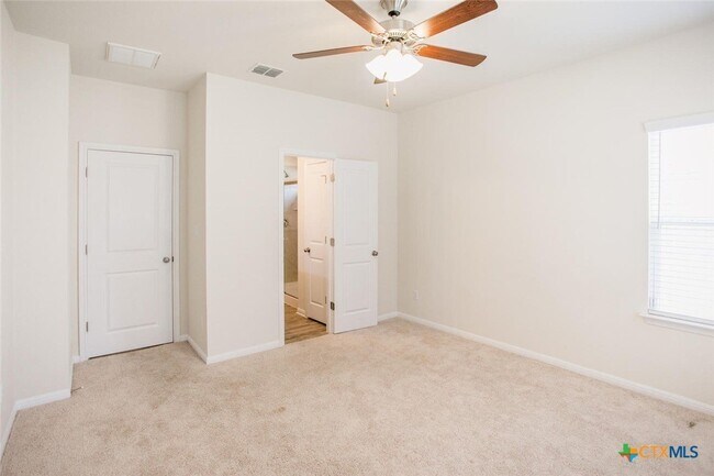 Building Photo - 242 Mossycup Dr