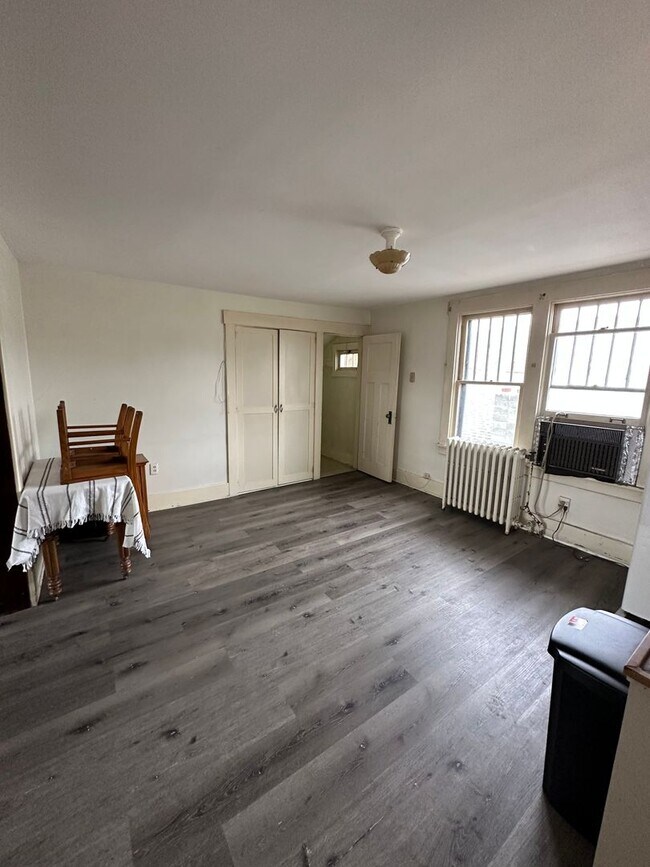 Building Photo - Johnston Triplex