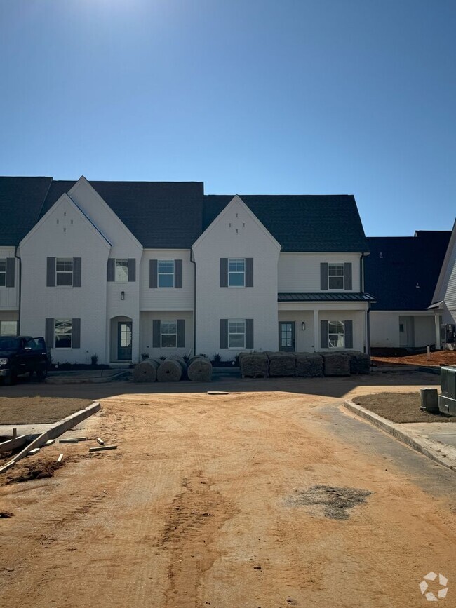 Building Photo - South Grove 107