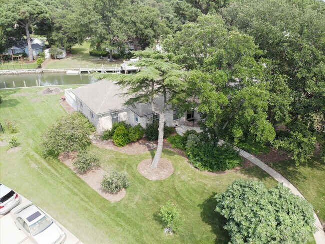 Building Photo - 2406 Jib Cir