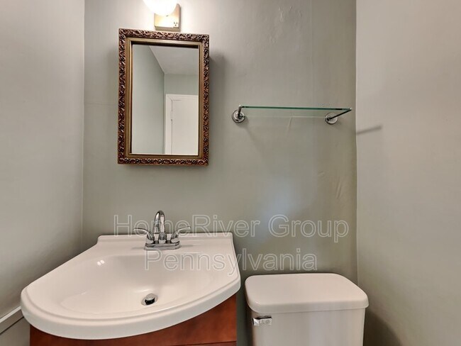 Building Photo - 1962 Shady Oak Dr