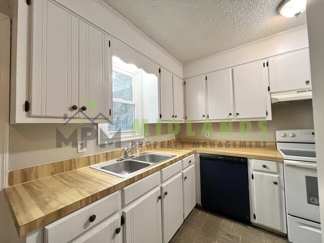 Building Photo - 204 S Cromwell St