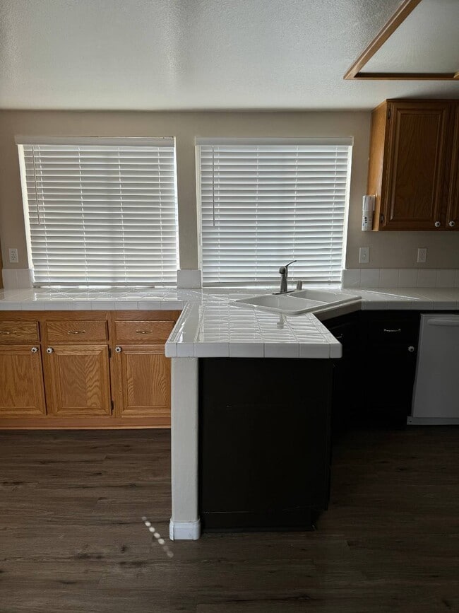 Building Photo - 5904 Alimar Dr